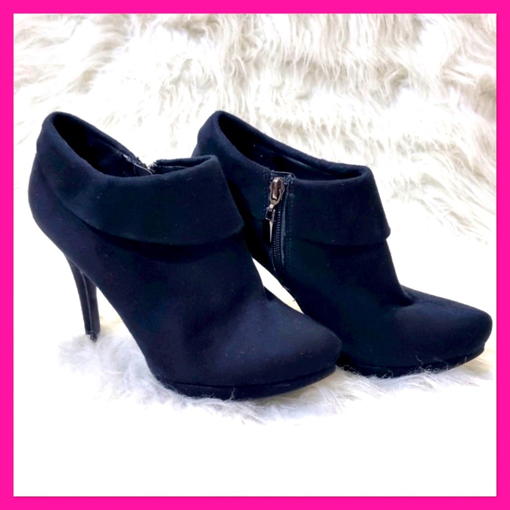 💕EUC💕X-Appeal Quincey Black Faux Suede Stiletto Heel Booties